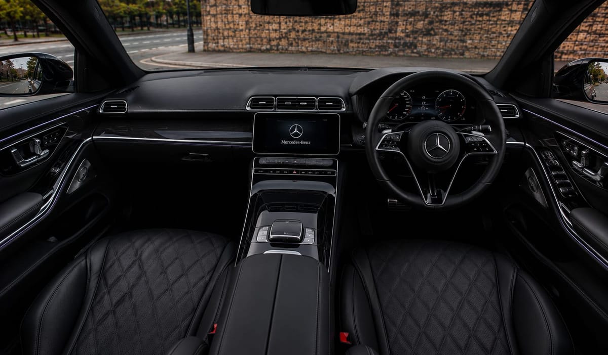 Mercedes S580 — الداخل — مقصورة القيادة