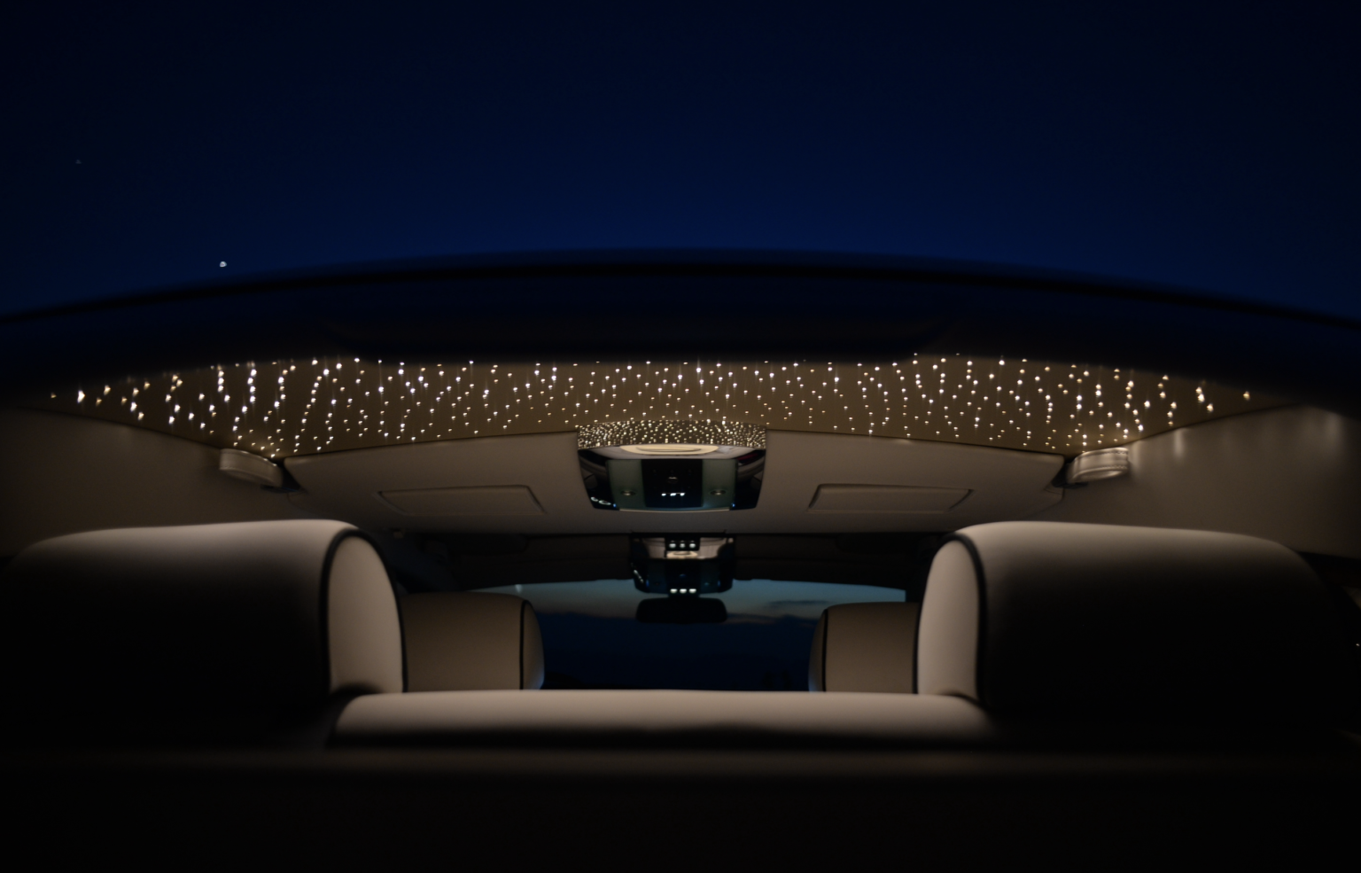 Comparison Between Bentley Vs Rolls Royce Season Car Rental